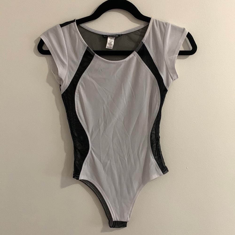 Brand: Valia Size: Small Color: Black and white